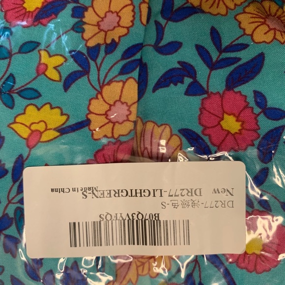 Gorgeous wrap dress in turquoise print! - Picture 8 of 10